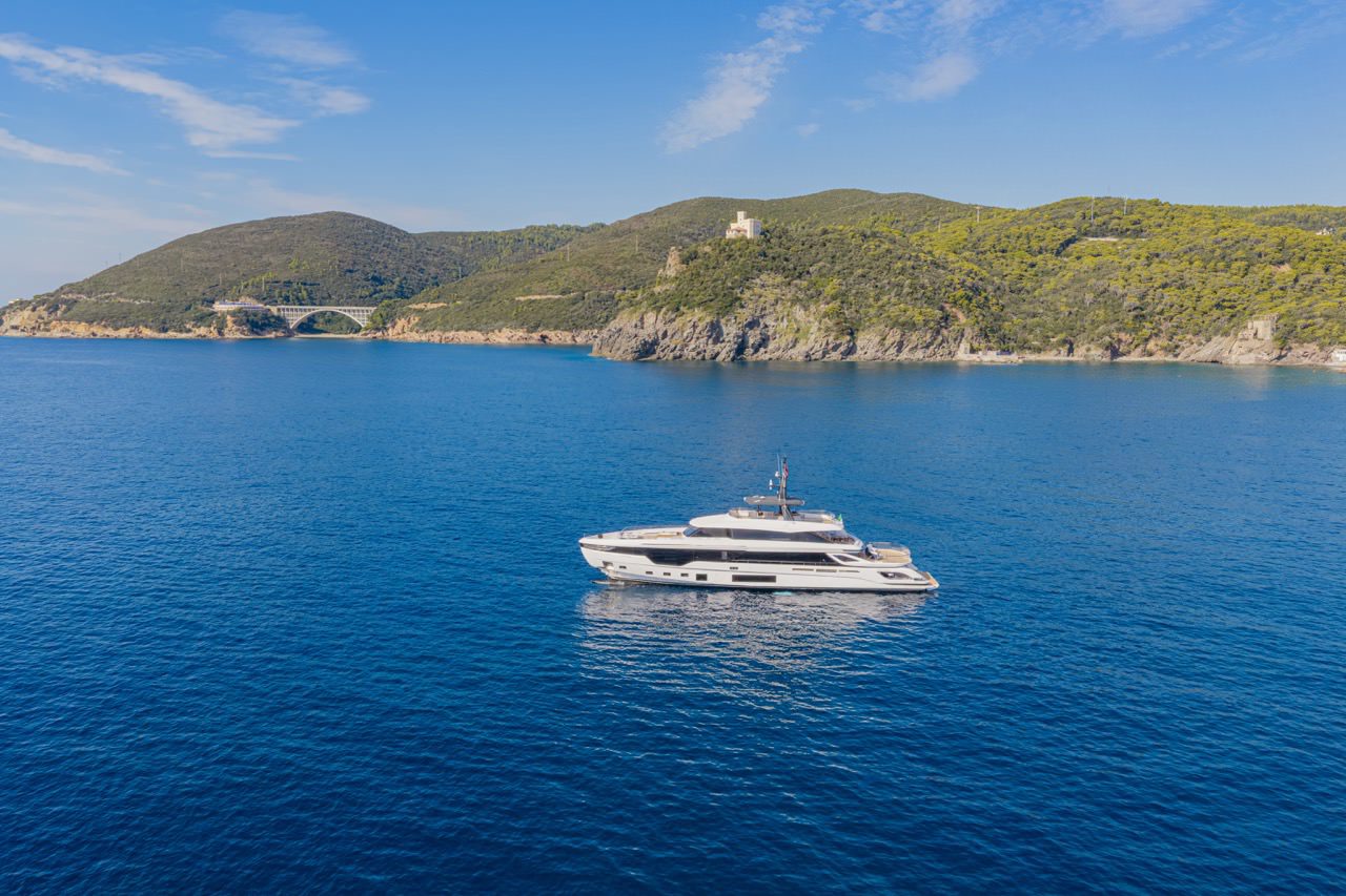 Livorno coast line azimut 38